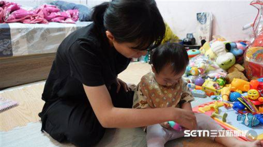 新手媽有身障手冊　她淚照顧唇腭裂兒：我很笨但會努力當個好媽媽
