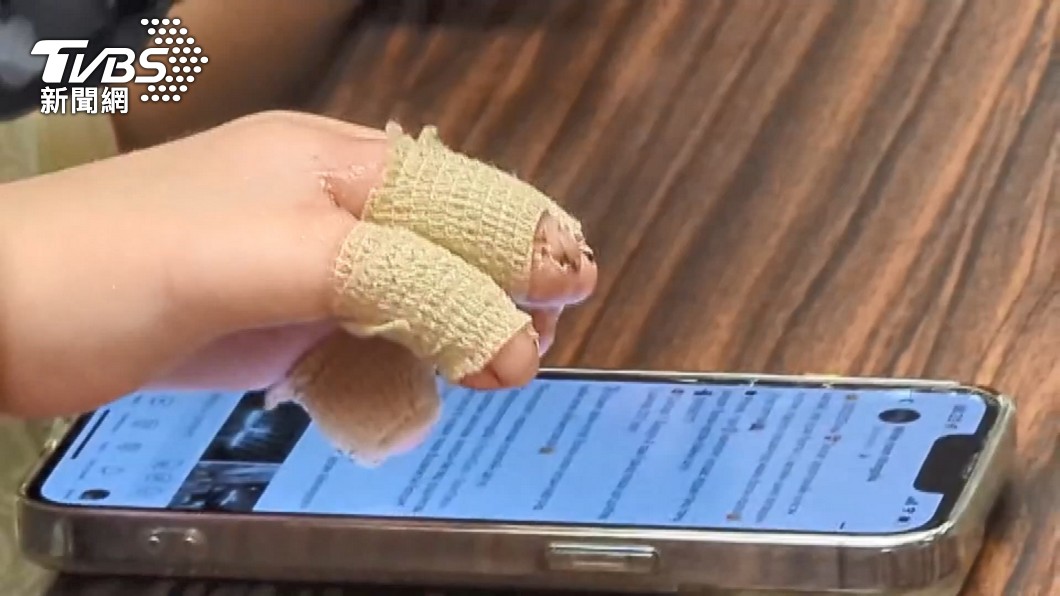 【TVBS新聞網】手腳「指頭相黏」 蒙古5歲男童患罕病!跨海來台求醫