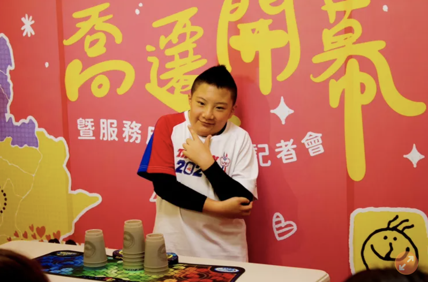 【壹苹新闻网】罗慧夫颅颜基金会云嘉站乔迁　小巨人秀叠杯绝技！不要小看自己