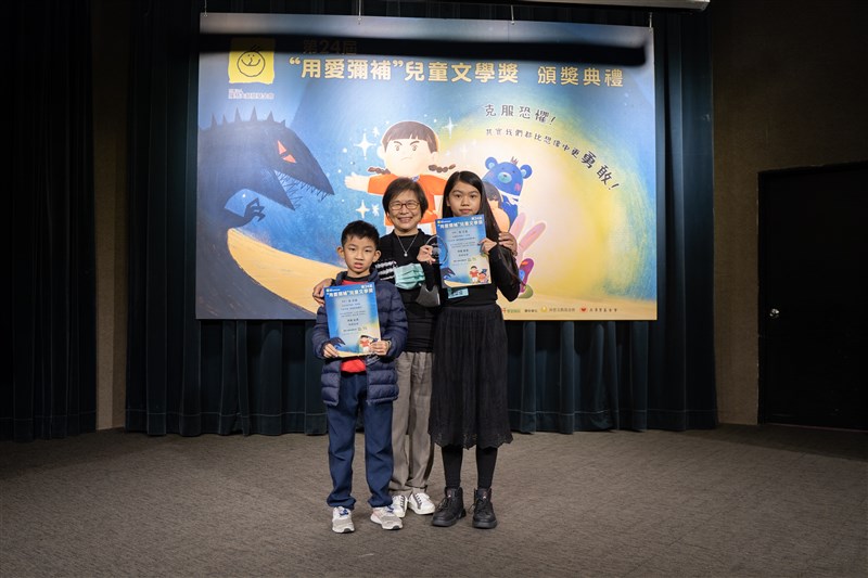 【國語日報】用愛彌補兒童文學獎 畫出自信成長 吳丞晏繪本得金獎