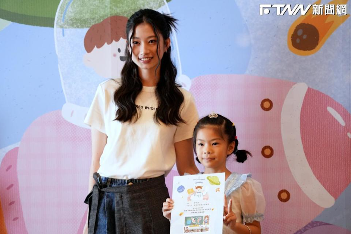 【Yahoo!新聞】影／李千娜21歲女兒首公開哭了！ 無懼「星二代」標籤 與新弟弟互動方式曝光