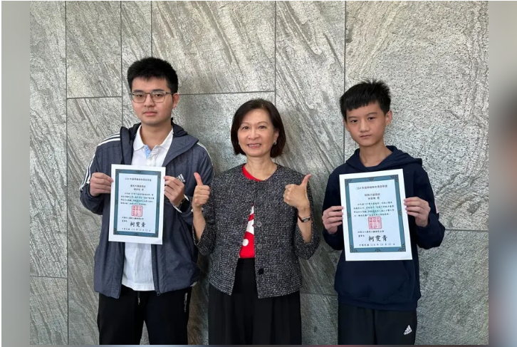 克服颅颜挑战 从腭裂到站上舞台英语演说 13岁宋晨希靠勇气说出自信