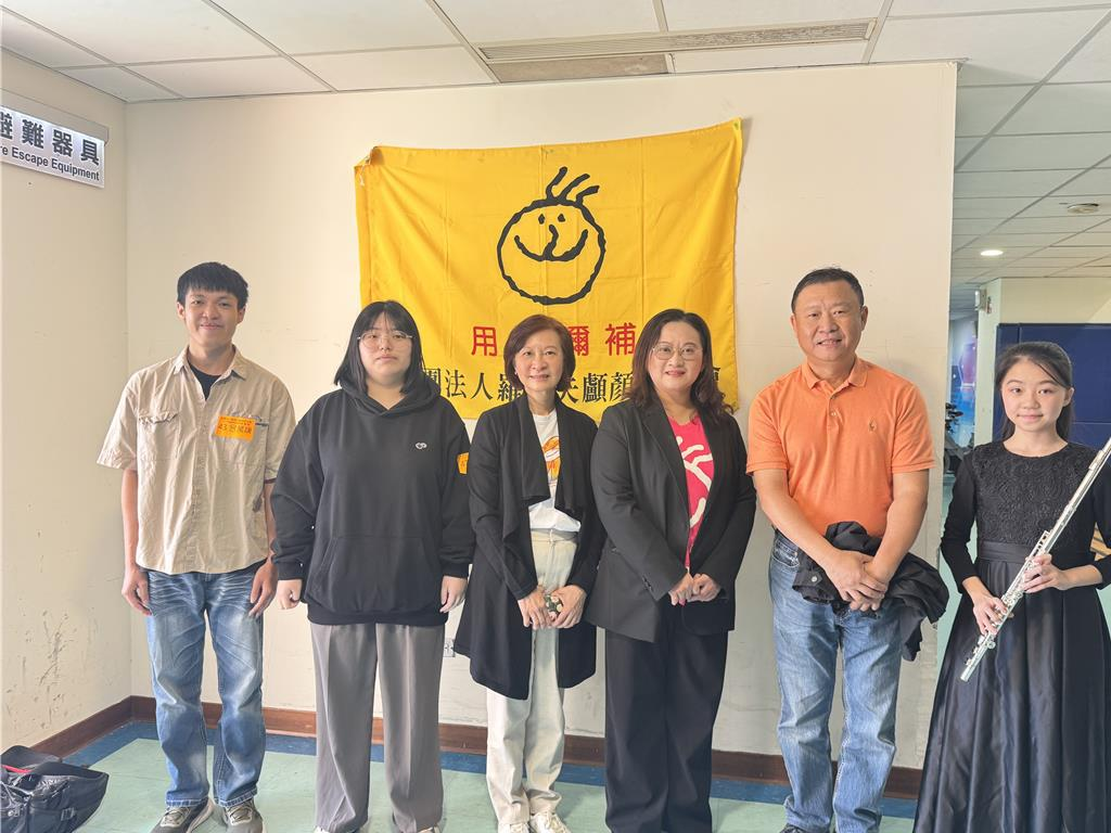 【中時新聞網Campus】13歲長笛女孩自信秀「小耳」 用音樂戰勝不完美