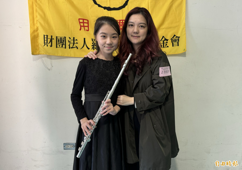 【自由時報】13歲小耳症長笛手 紮馬尾大方秀「獨一無二」小耳