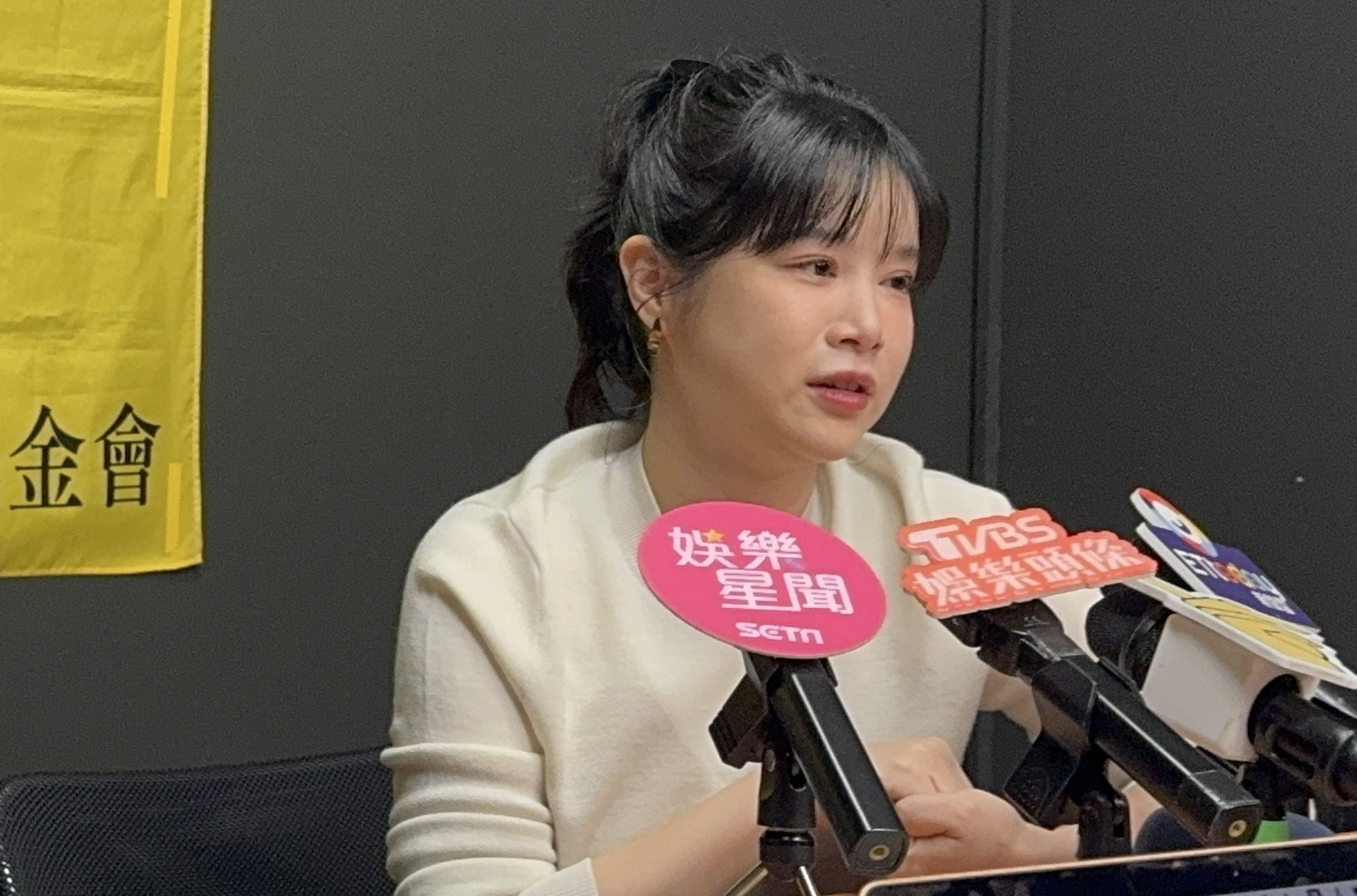 【Yahoo!新聞】李佳穎哭了！產子前一天寶寶胎心驟降 緊急安插手術室剖腹