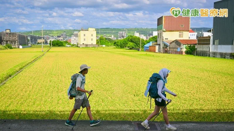 【PChome新聞】暖哭！向小耳症父親道歉 大學生徒步西台灣 26天