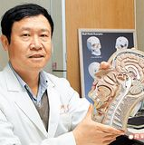 【蘋果日報】縫出笑顏 羅綸洲助唇顎裂兒--手術改變孩子一生
