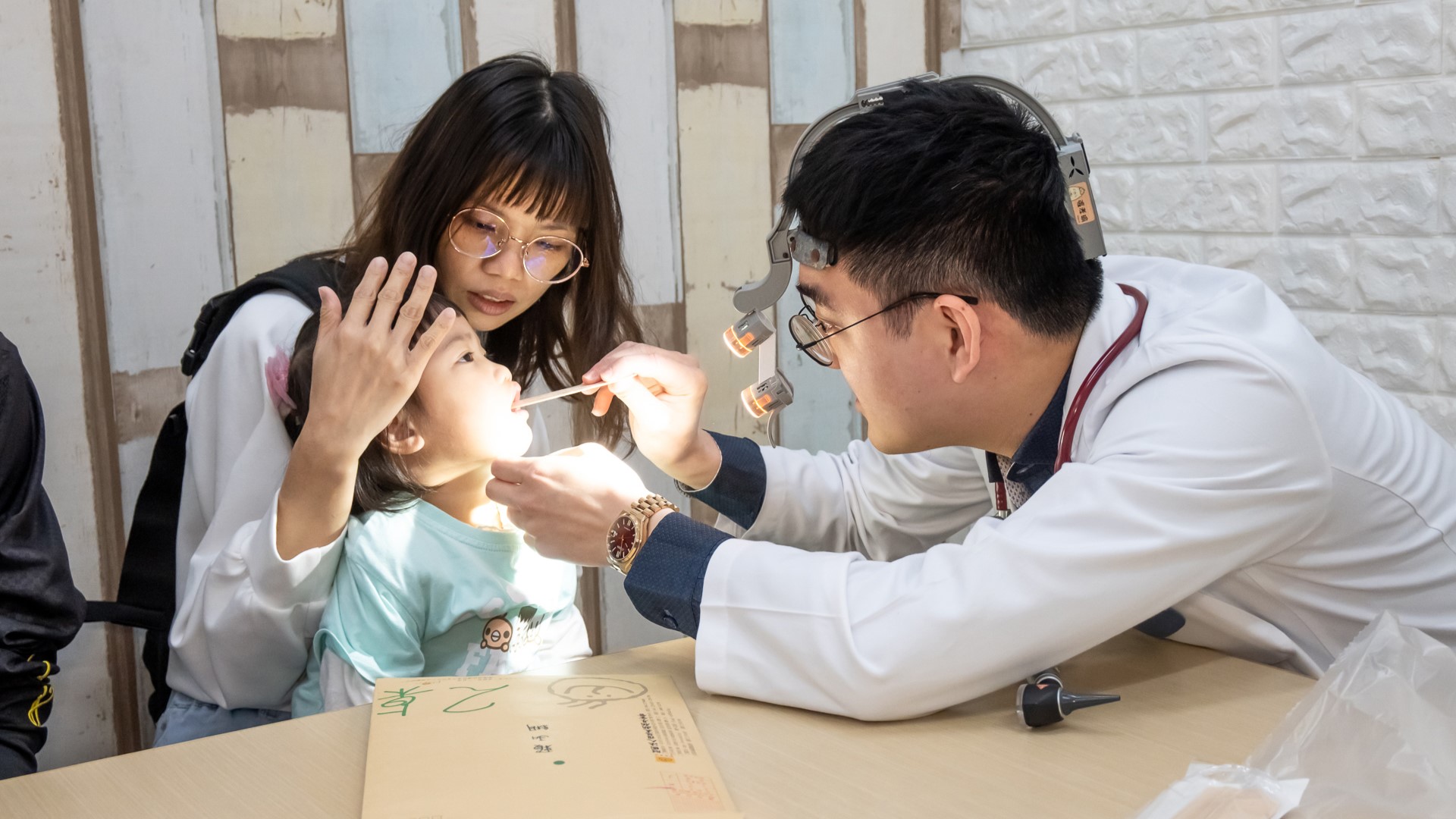 114年彰化下鄉義診 張孝瑜醫師用生命故事 鼓勵新手爸媽永不放棄