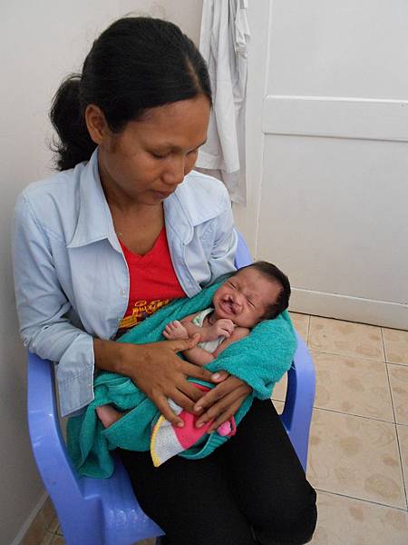 正在診間就診的唇顎裂寶寶 正在診間就診的唇顎裂寶寶