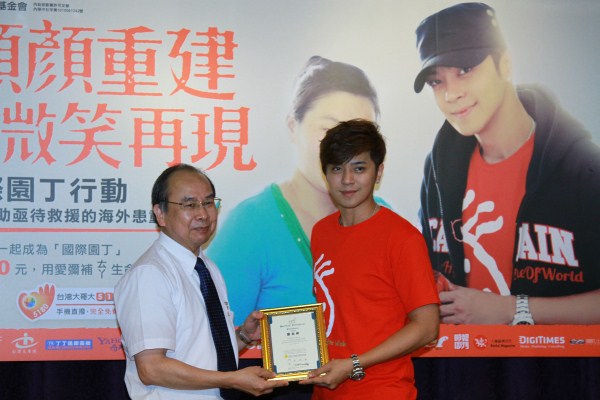 用行動幫助海外唇顎裂患者 微笑再現!