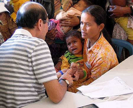 server burn patient girl.jpg