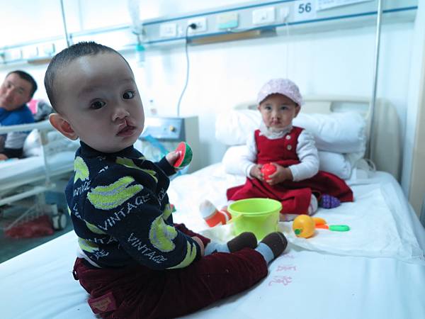 新疆小朋友.jpg 新疆小朋友.jpg